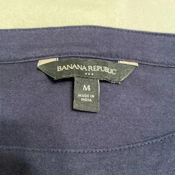 Banana Republic Black Eyelet Flutter Sleeve Shirt Top in Size Medium. - Picture 7 of 11